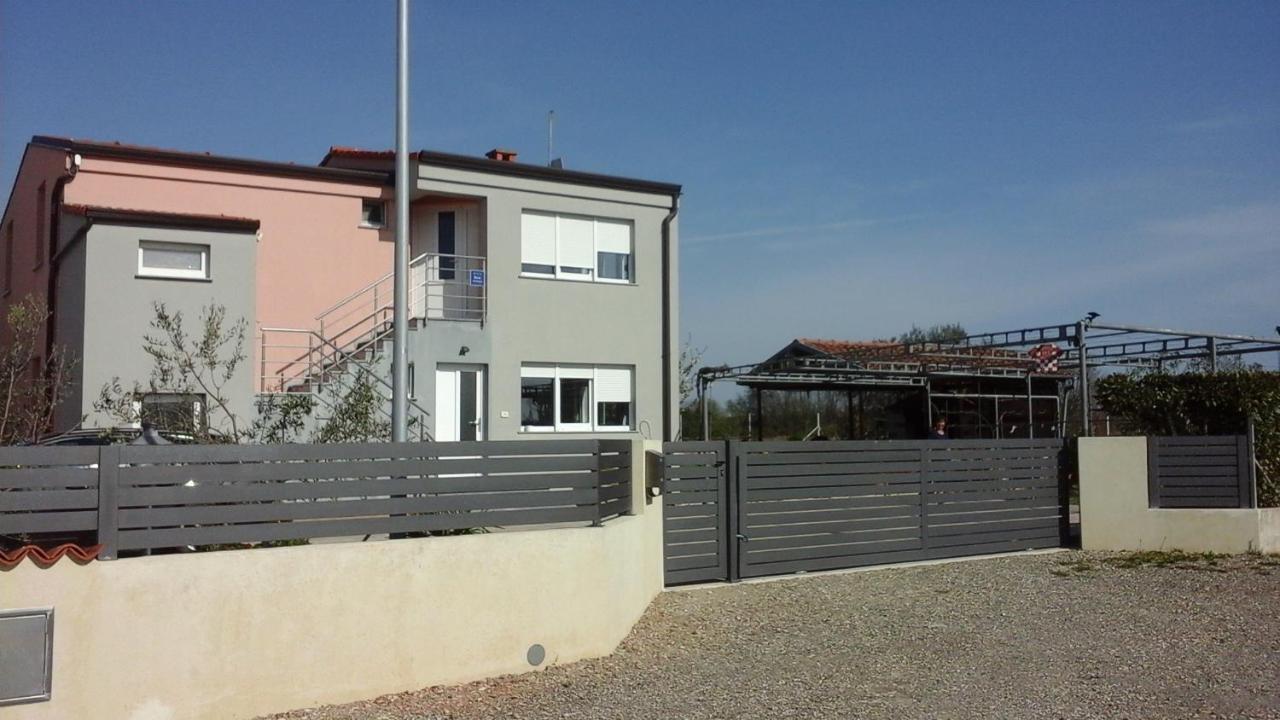 Apartment Ivano Fazana Bagian luar foto